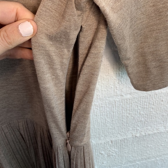 Banana Republic A-Line Side Zip Pleated Tan Dress sz 4 - Picture 6 of 7